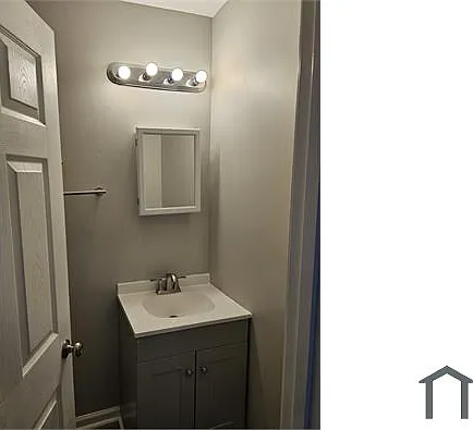 2553 Bank St #B — Photo 5