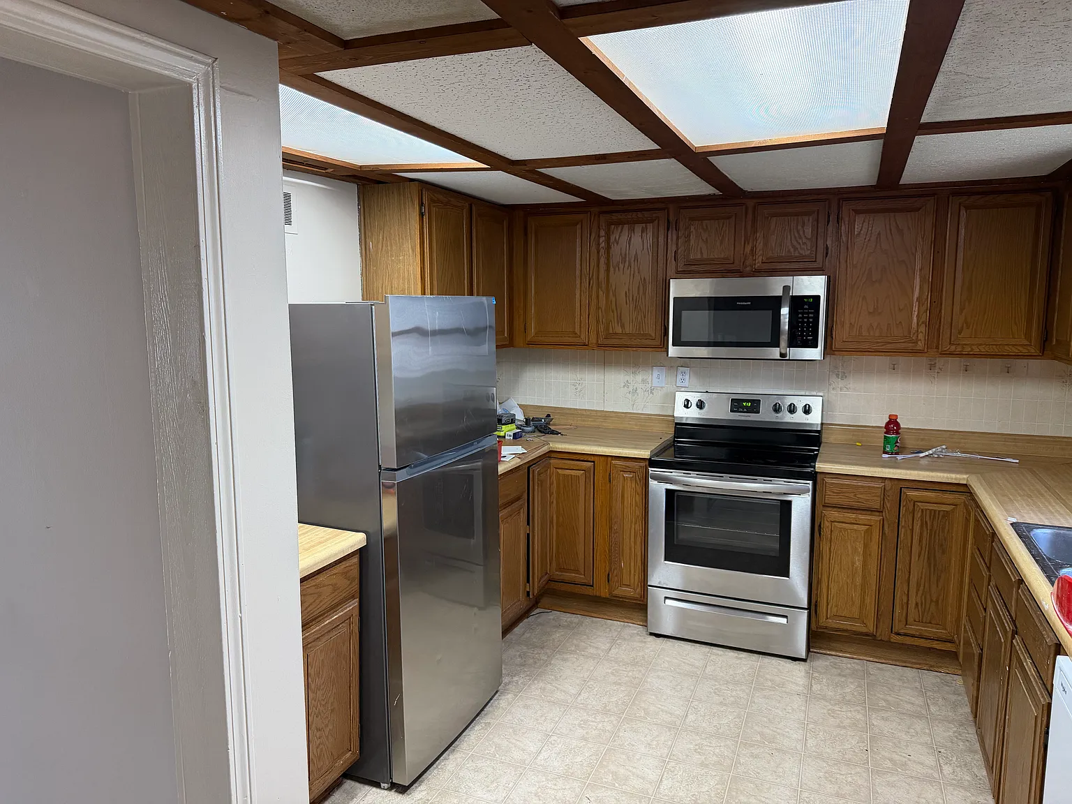 4 bed, 1.5 bath, 2328 sqft, $2,100 — Photo 1