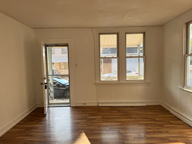 638 N Franklin St — Photo 2