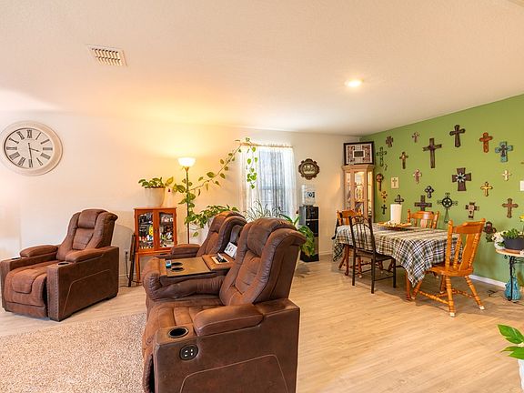 3rd image of 1110 Moraine Pl