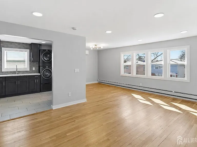 19 Evelyn Ct — Photo 4