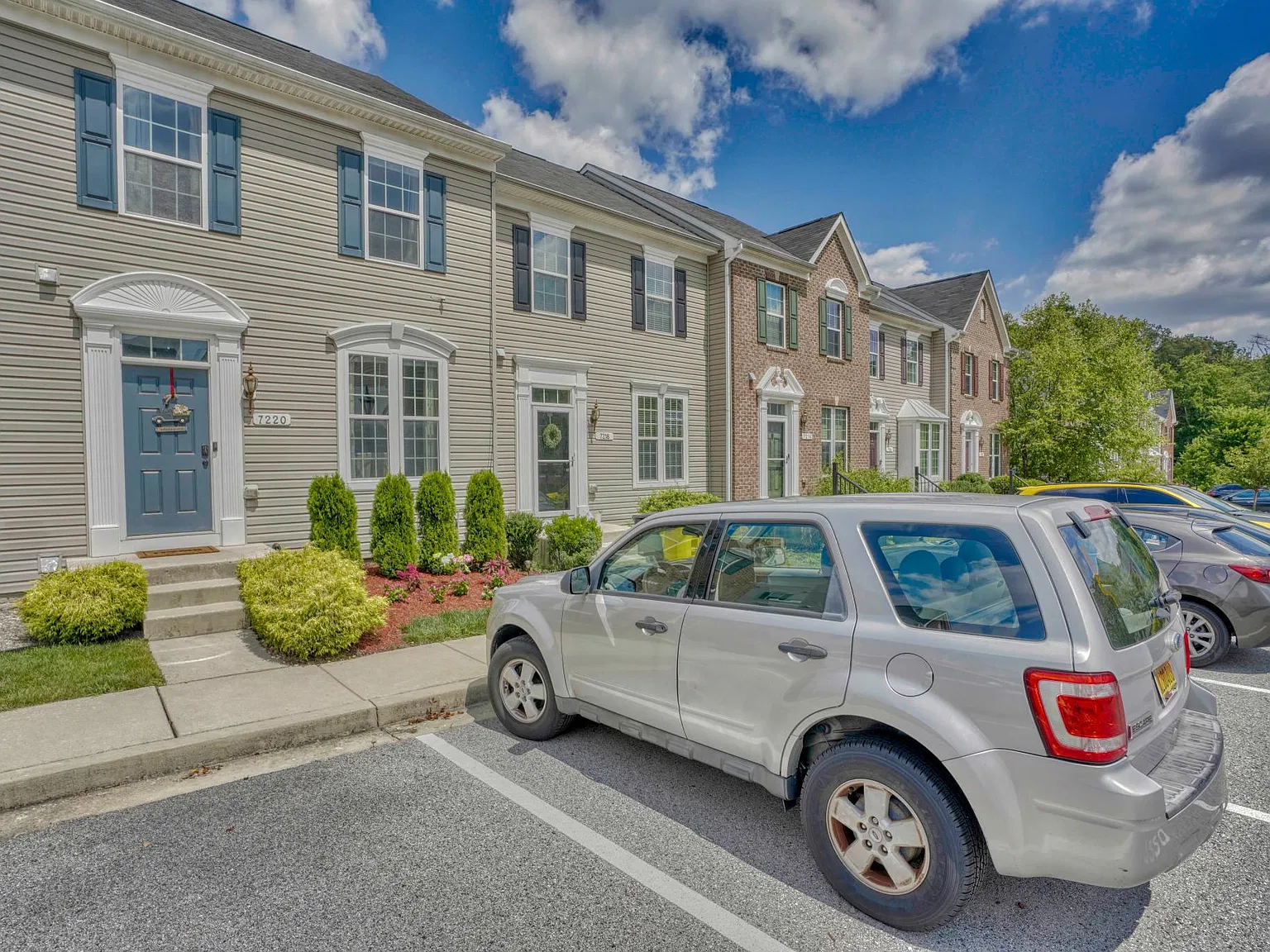 3 bed, 2310 sqft, $3,100 — Photo 3