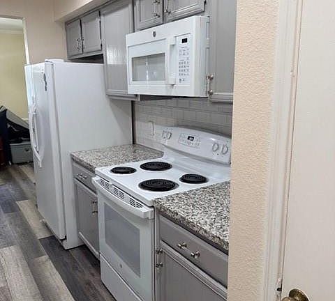 5th image of 8367 Nairn St