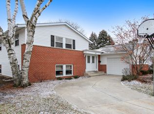 2207 N Champlain St, Arlington Heights, IL 60004