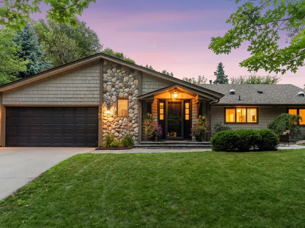 15411 Village Woods Dr, Eden Prairie, MN 55347