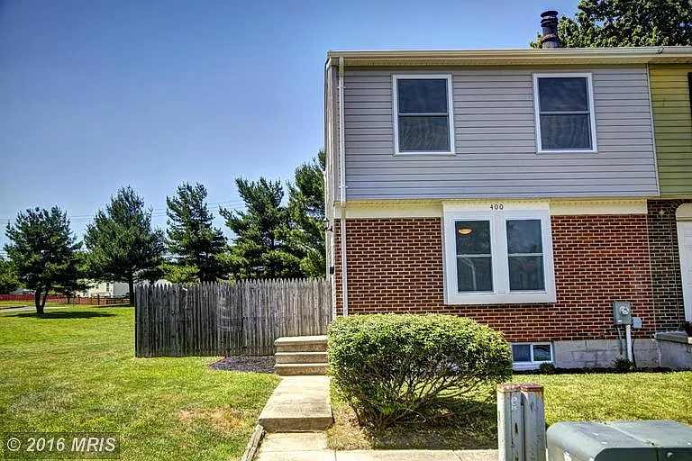 400 Liberty Ct photo 1