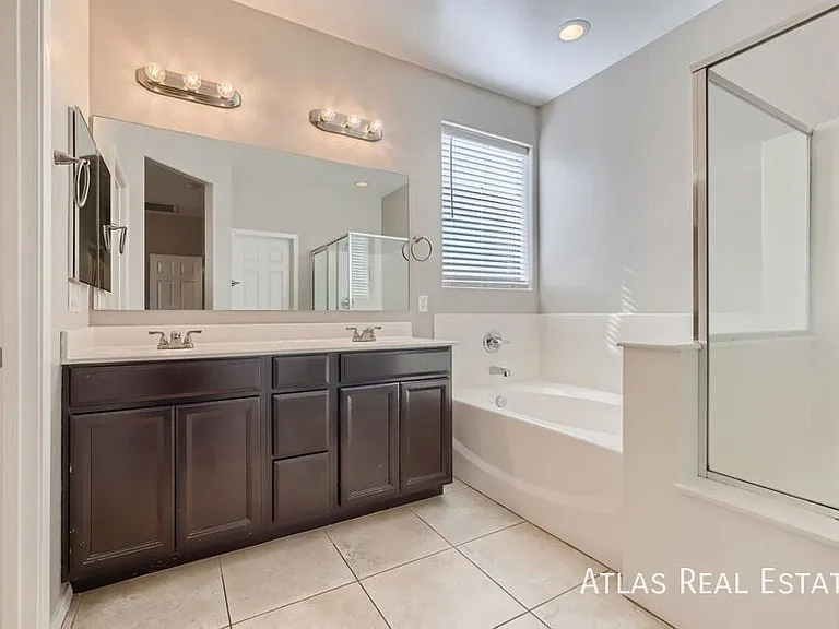 2610 W Gaby Rd — Photo 6