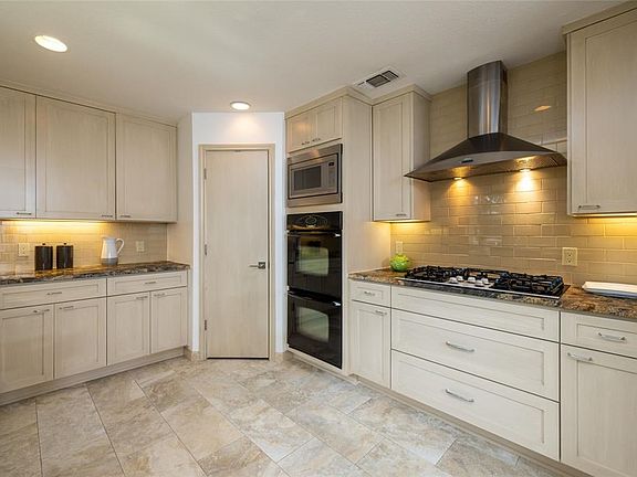 2nd image of 2960 Flamingo Cir