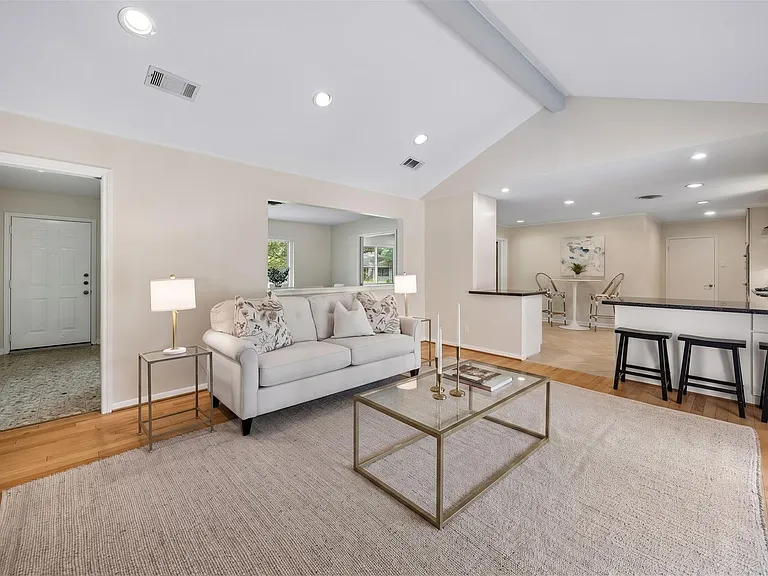 8922 Springview Ln — Photo 11