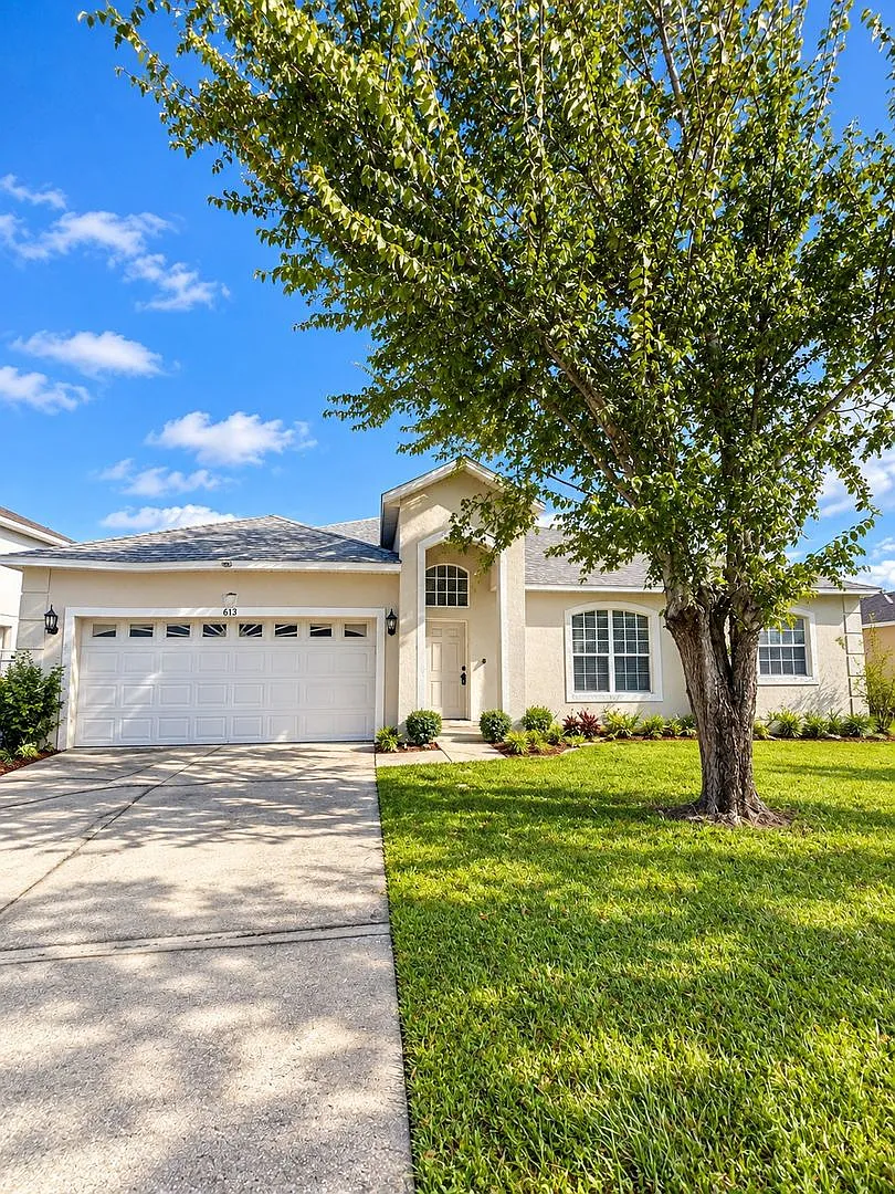 Charming 3-Bedroom Kissimmee Home Comfortable Living in Poinciana! — Photo 1