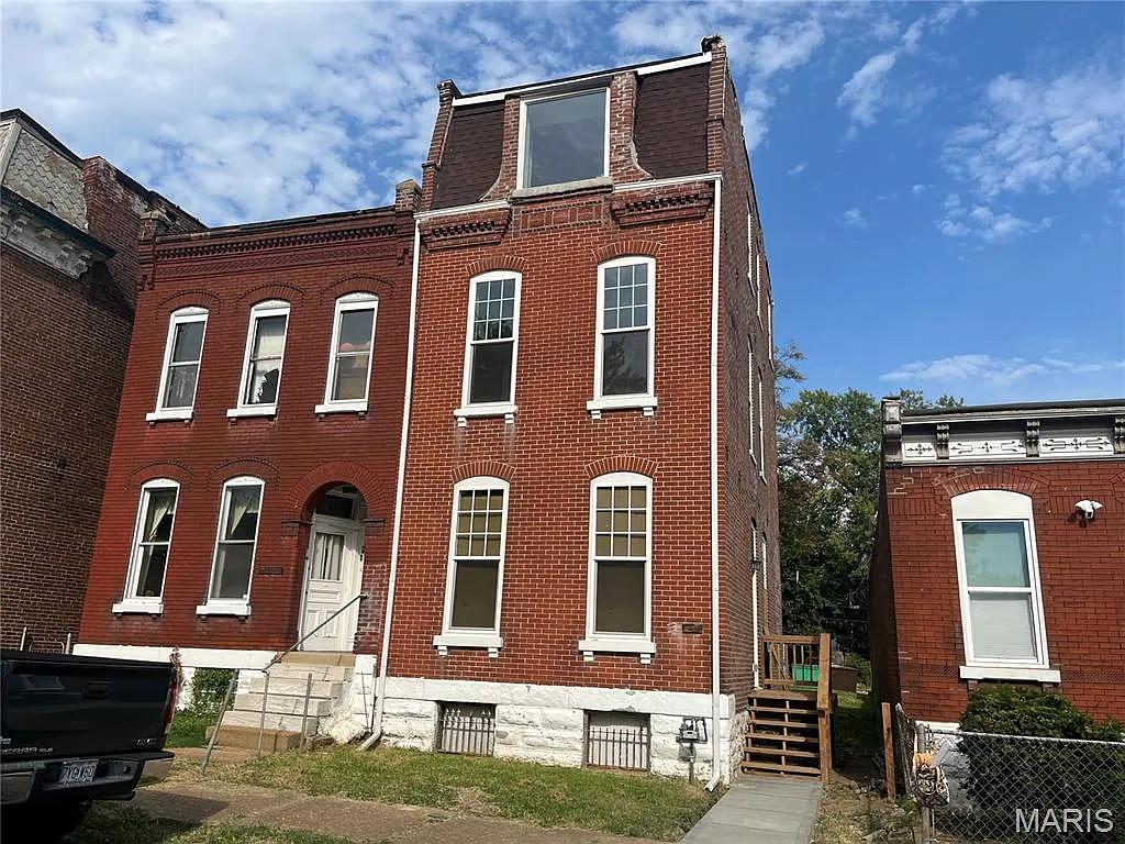 3706 Iowa Ave photo 1