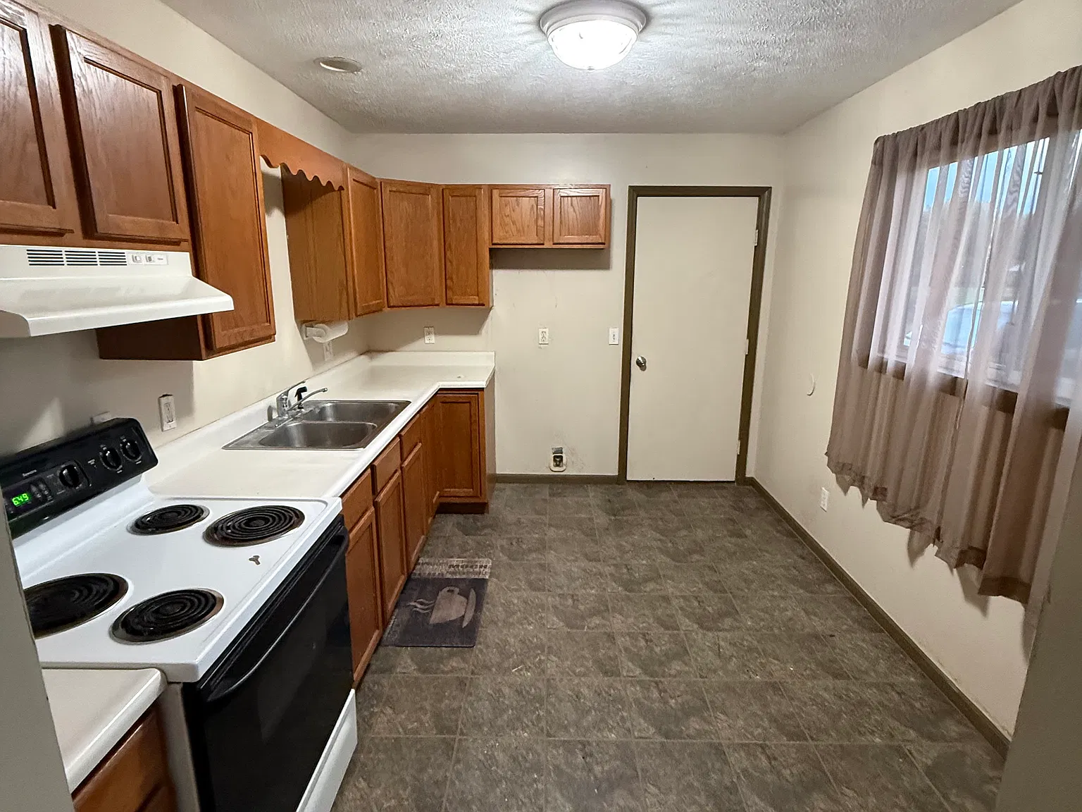 2 bed, 900 sqft, $1,200 — Photo 1