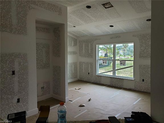 4th image of 1322 SW 34th Ter