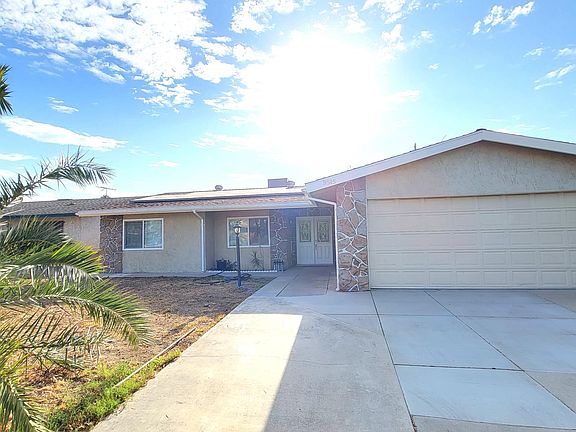 3rd image of 9545 Tamarind Ave