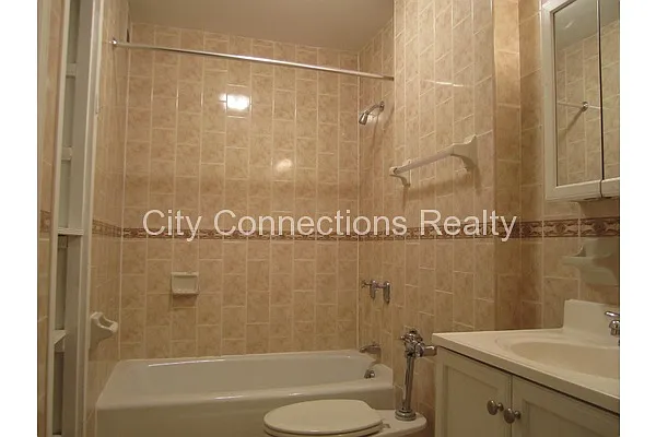 Rented by City Connections Realty | media 32