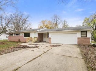 W152N6224 Pontiac Dr, Menomonee Falls, WI 53051
