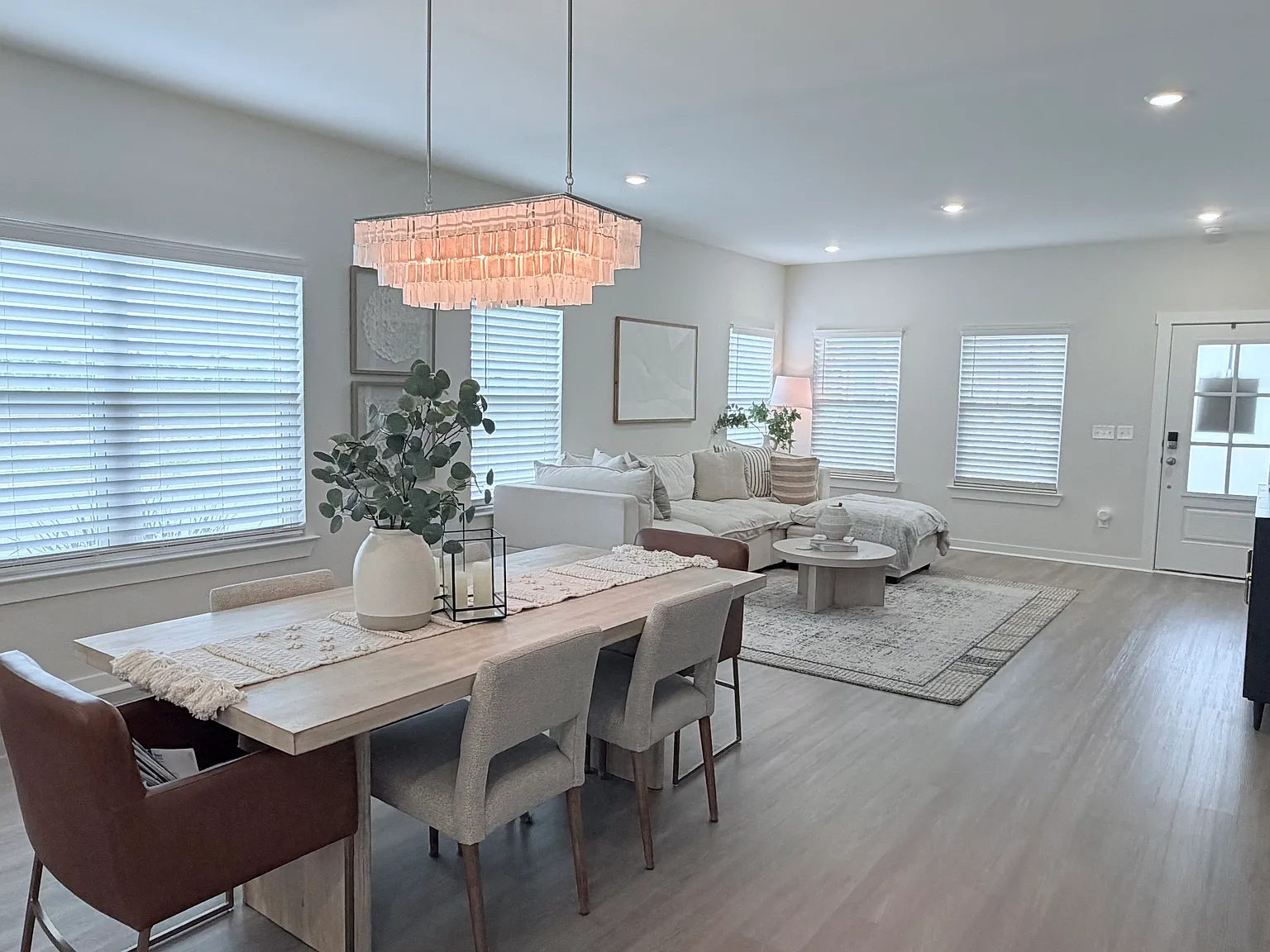4 bed, 1700 sqft, $3,000 — Photo 3