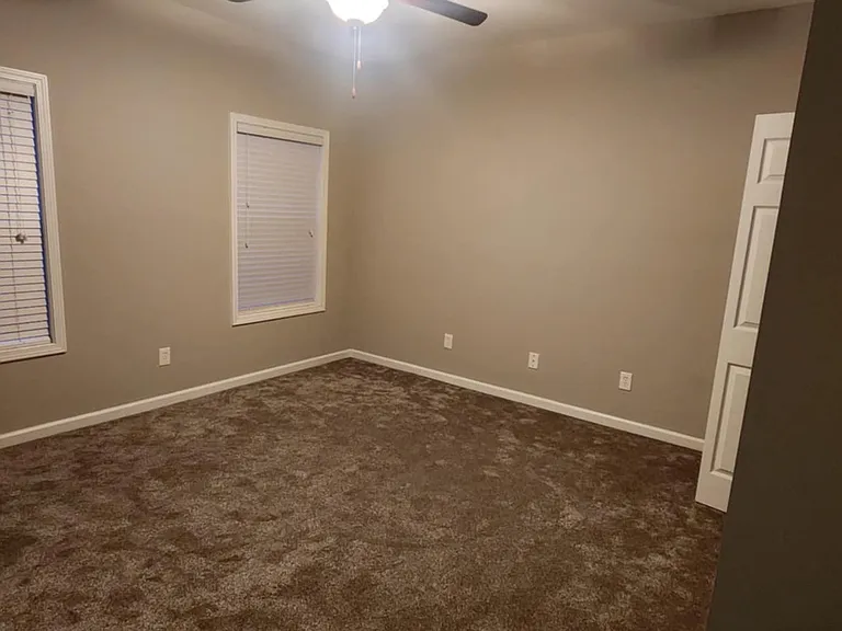 520 Winthrope Ln — Photo 5