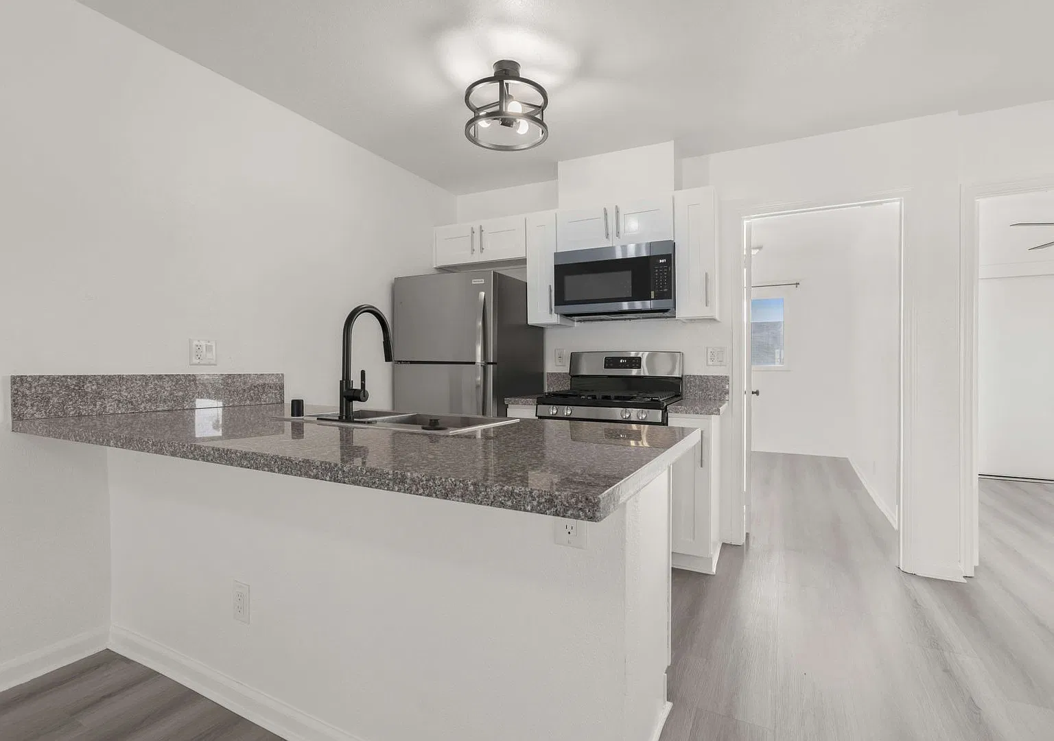 1040 W. 91st Street — Photo 3
