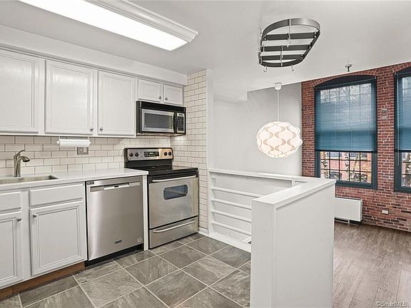 5th image of 25 Grand St APT 241