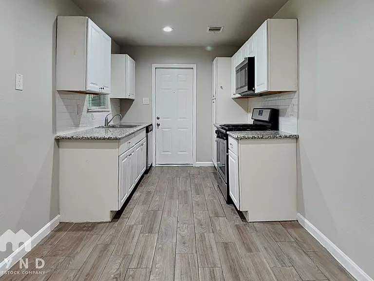 4523 Bayou Vista Dr — Photo 4
