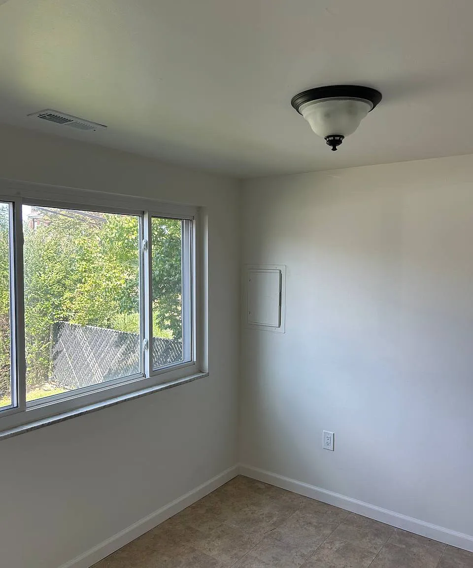 3 bed, $1,500 — Photo 4