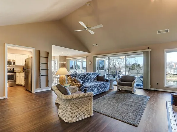 410 Marina Bay, Penhook, VA 24137