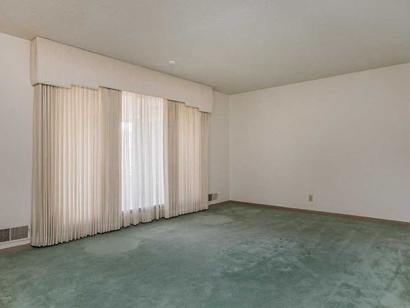 4th image of 410 Phillips Dr