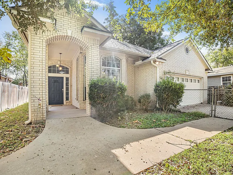409 E Austin Ave — Photo 6