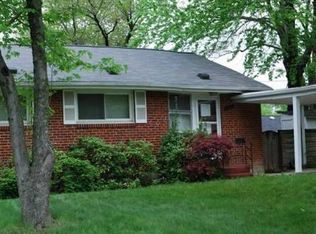 10002 Sinnott Dr, Bethesda, MD 20817