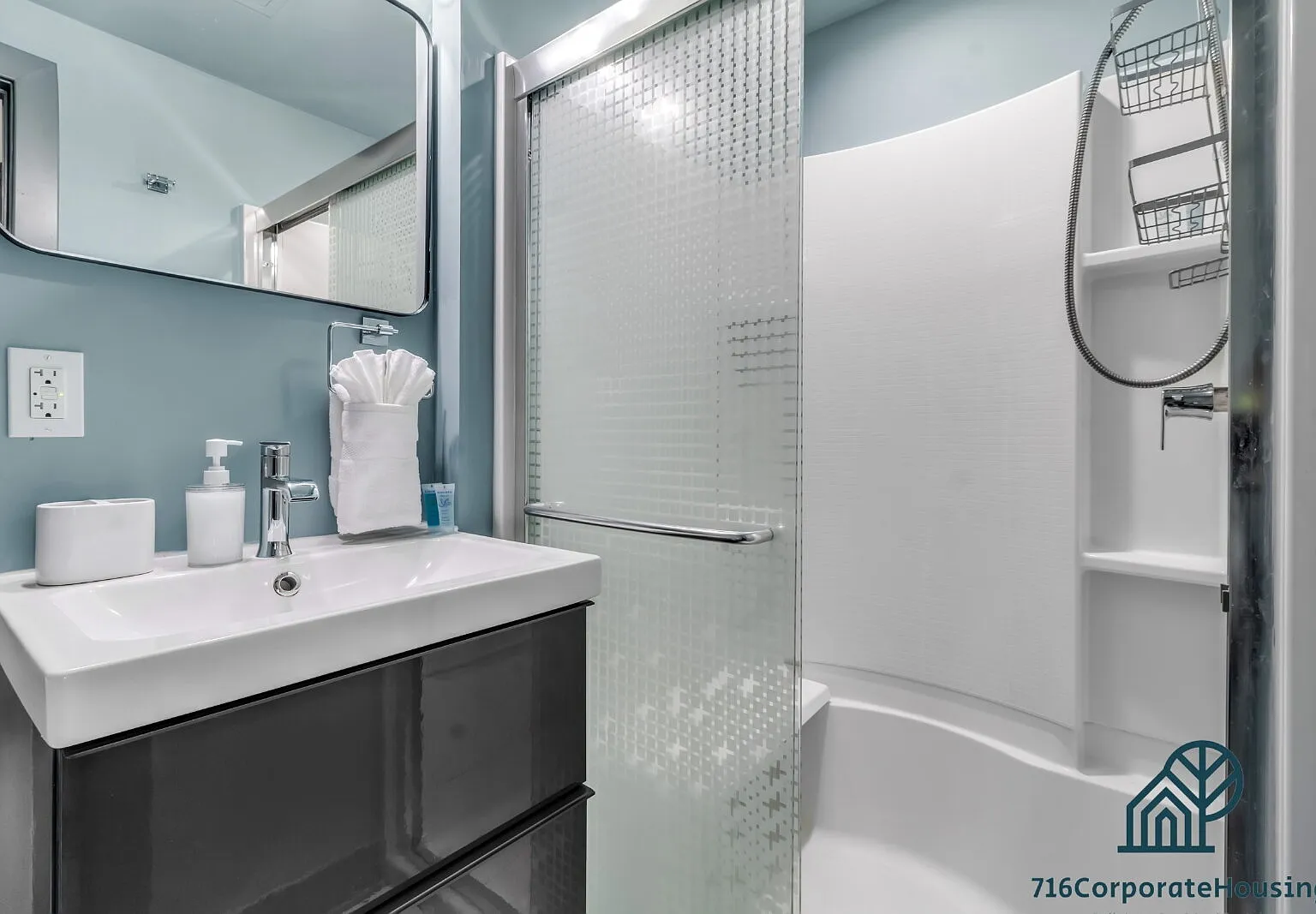 1 bed, 1.0 bath, $2,400 — Photo 3
