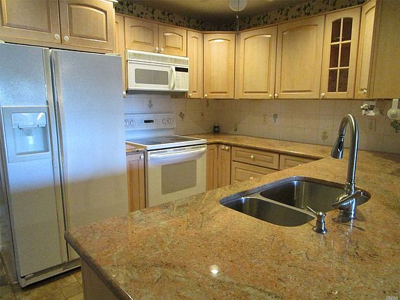 2nd image of 6 Finley Pl