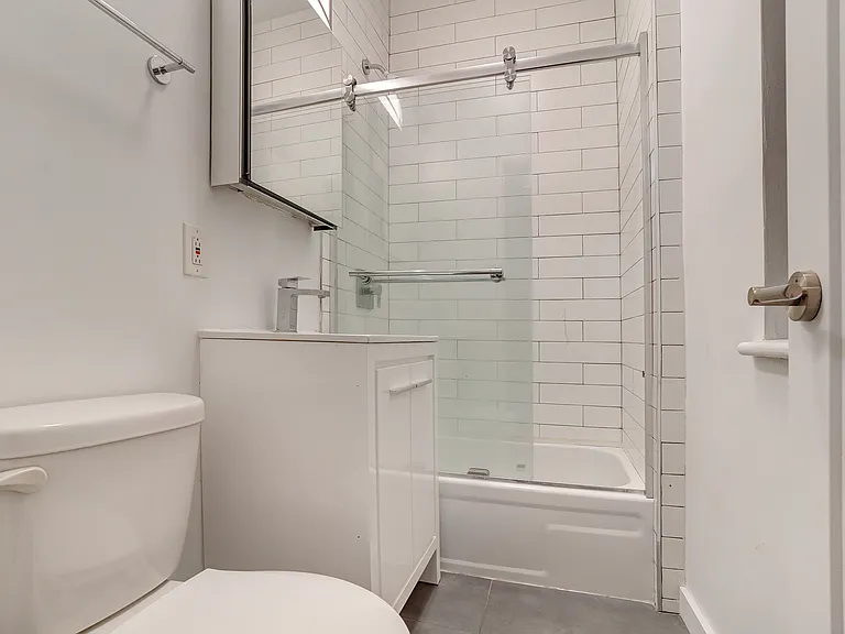364 W 51st St #1R — Photo 9