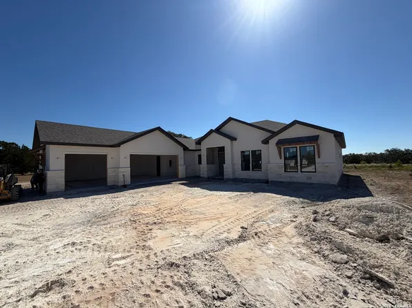 1014 Horseshoe Falls, Bandera, TX 78003