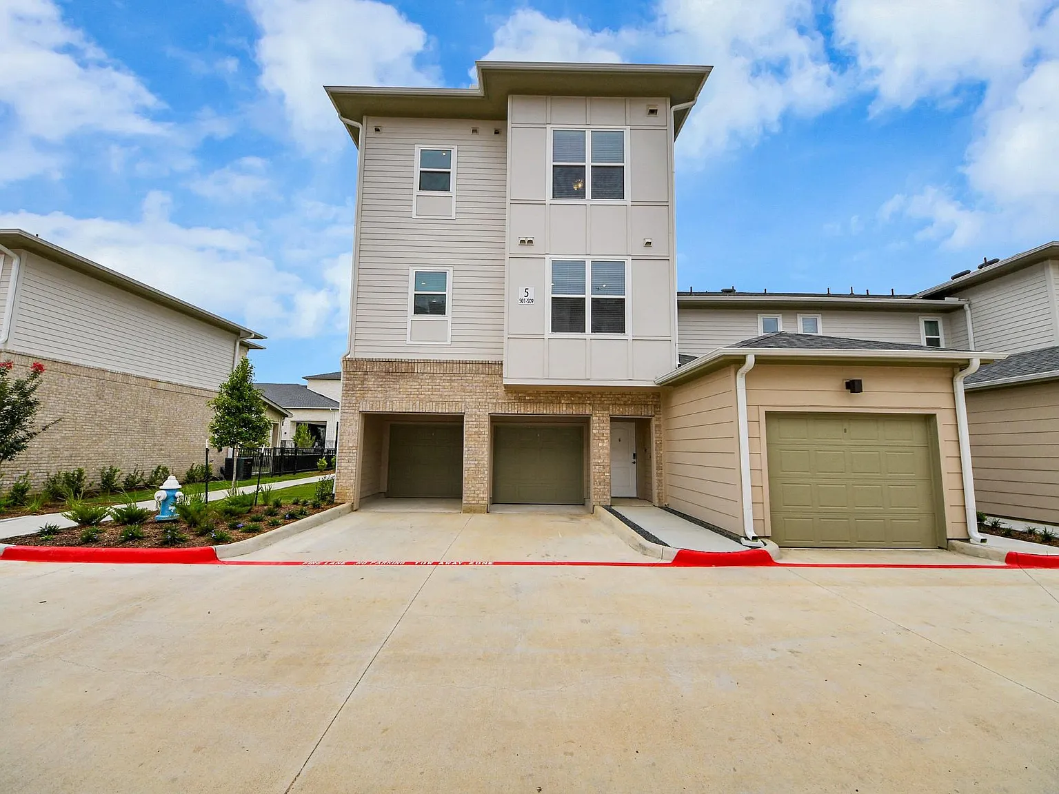 2 bed, 2.5 bath, 1513 sqft, $2,575 — Photo 3