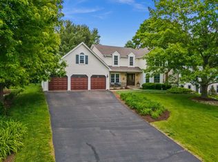 5N647 Forest Glen Ln, St Charles, IL 60175
