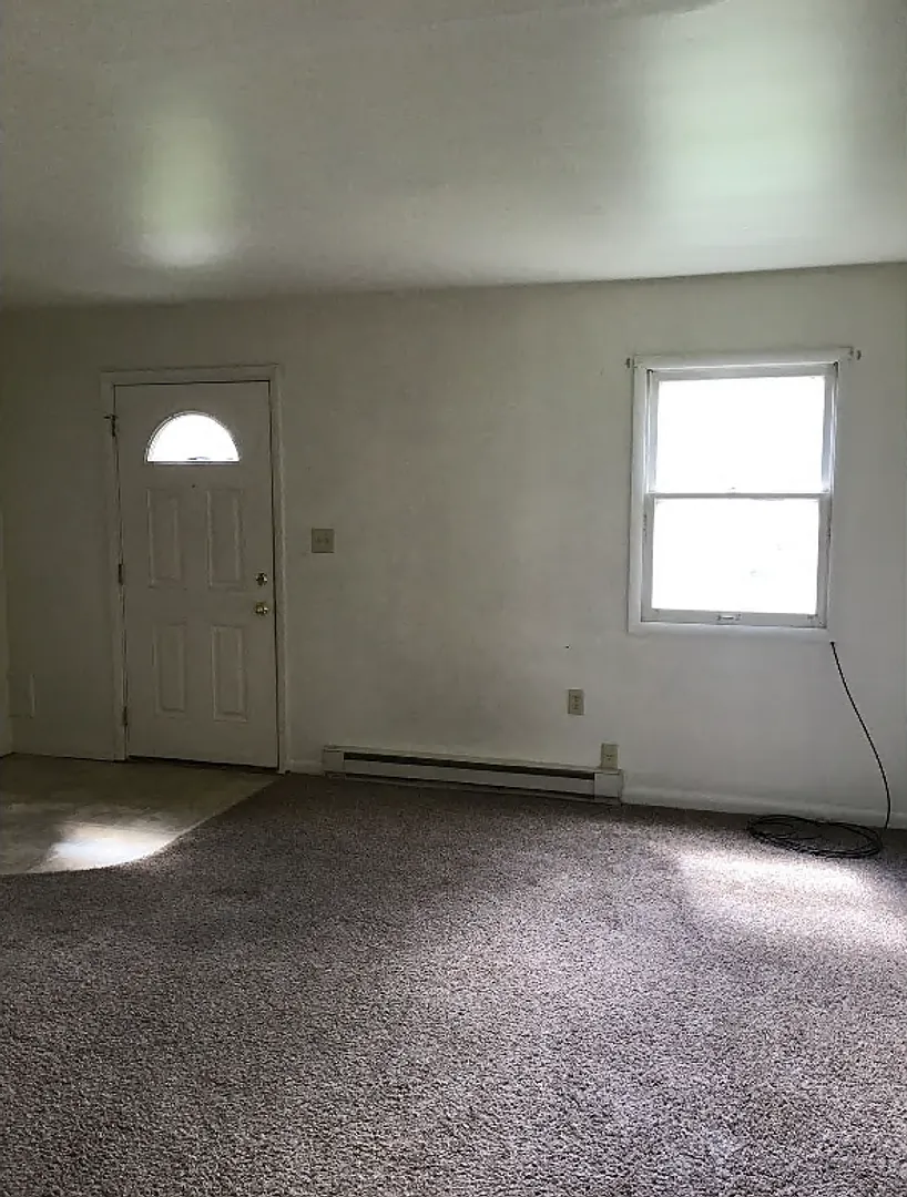3-Bedroom, 1-Bath Duplex on Mountain View Drive — Photo 4
