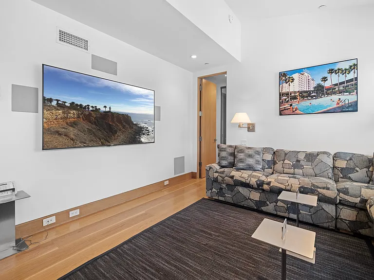 24380 Malibu Rd — Photo 31