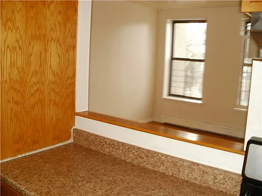 Rented by Lucien Perry | media 18