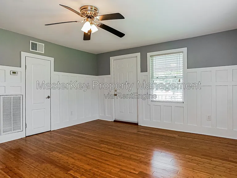212 S State St — Photo 15