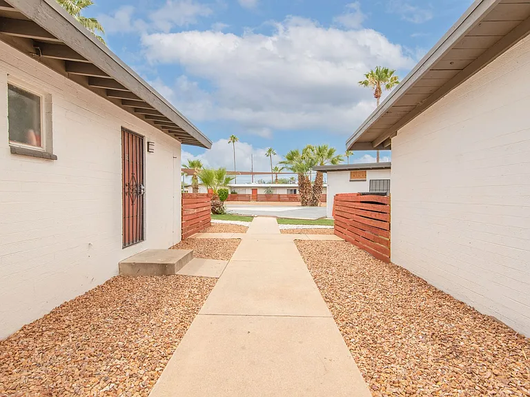 2198 Country Club — Photo 10