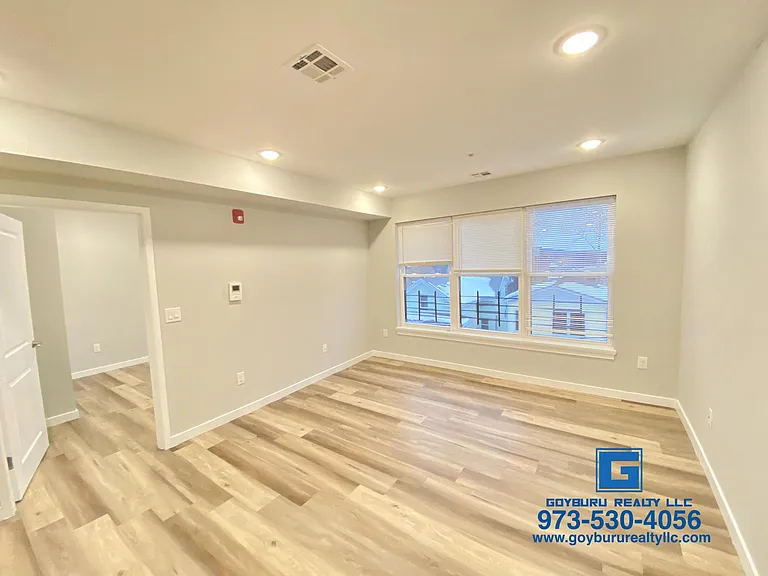 100 Carroll St #203-303-403 — Photo 3