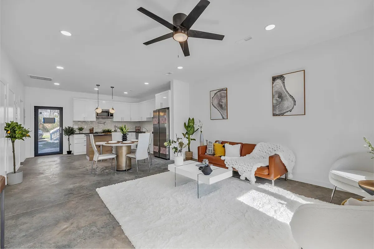 3 bed, 2.5 bath, 1500 sqft, $2,000 — Photo 3