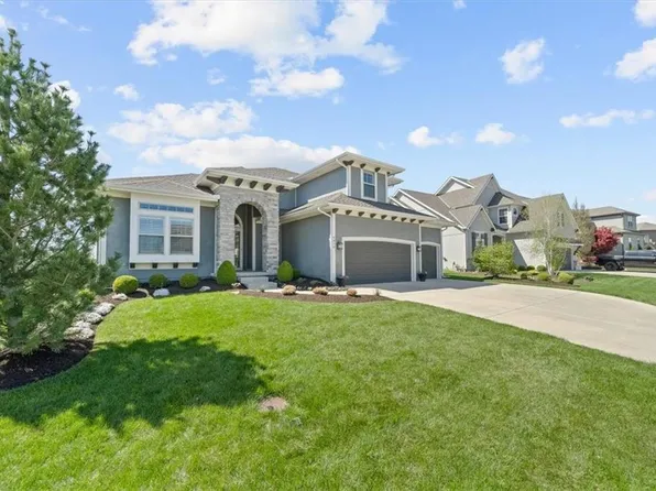 9874 Belmont Dr, Lenexa, KS 66227