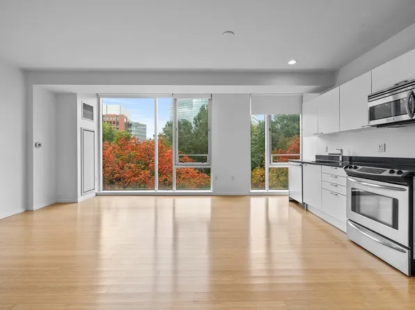 2 Earhart St Unit 321, Cambridge, MA 02141