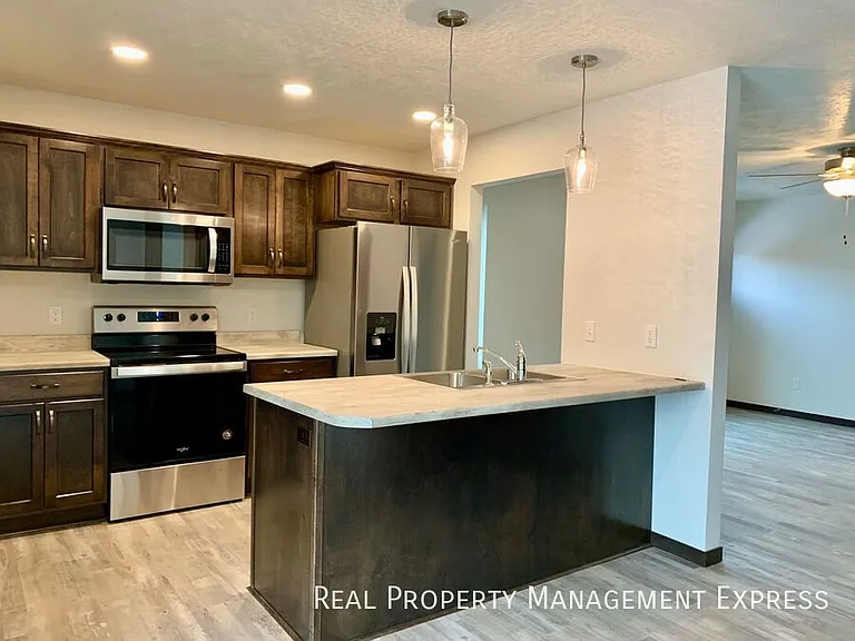 2218 S Ronsiek Ave — Photo 4