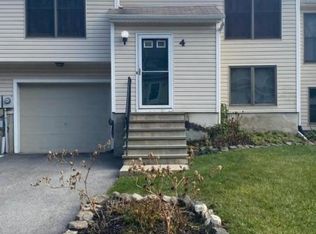 4 Moss Ct, Hamburg, NJ 07419