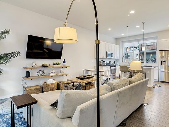 Open Floor Plan w/ 10 ft Ceilings