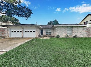 402 Riverbend St, Baytown, TX 77521