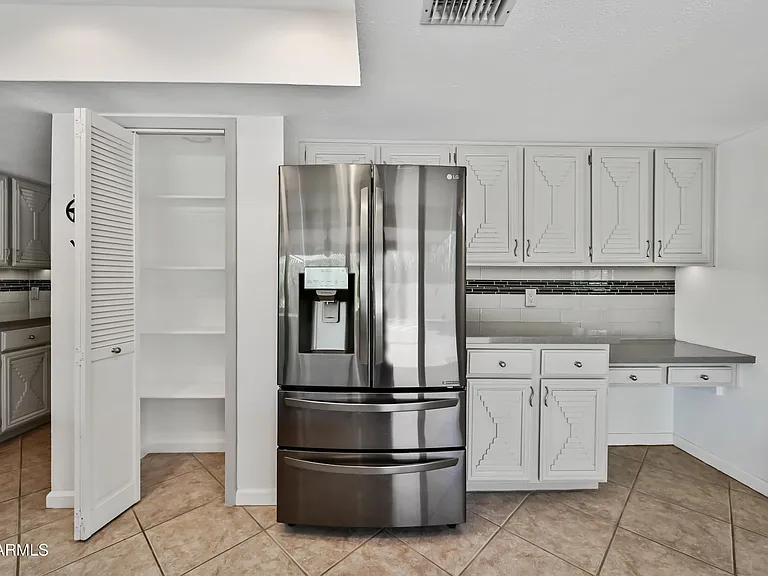 324 W Willow Ave — Photo 17